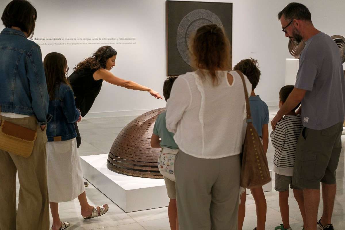 En Espiral, talleres familiares y recorridos por la exposición, de la mano de la artista Gloria Godínez